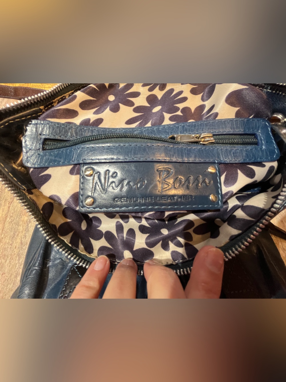 Nino BOSSI Women's Navy Leather Crossbody Bag, Dark Brown Leather Trim EUC - Picture 6 of 11